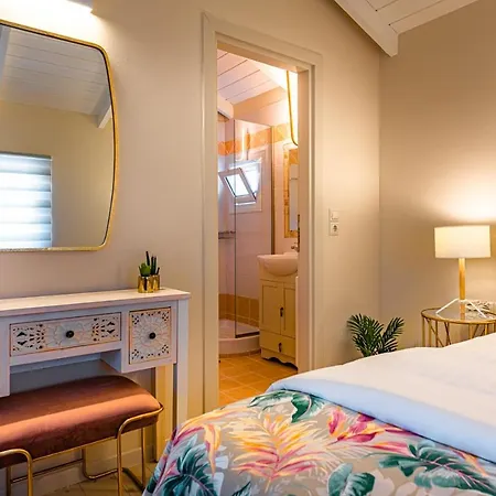 Aithra Country House