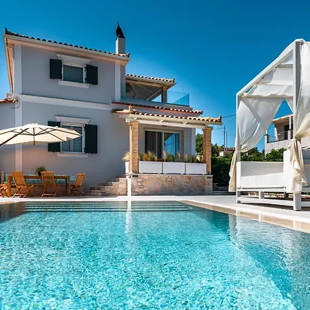 Aithra Country House