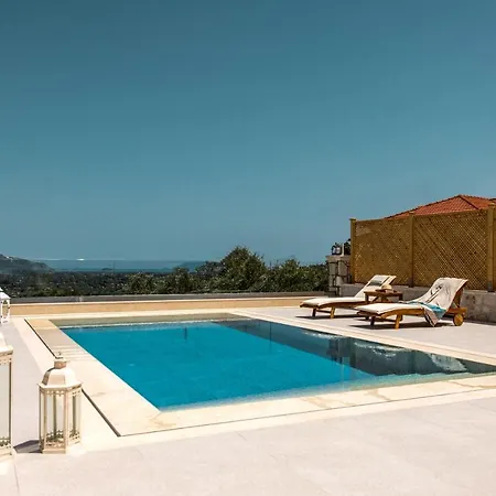 Aithra Country House *