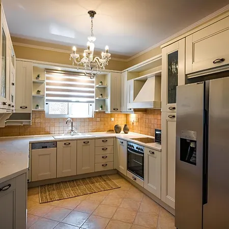 Aithra Country House